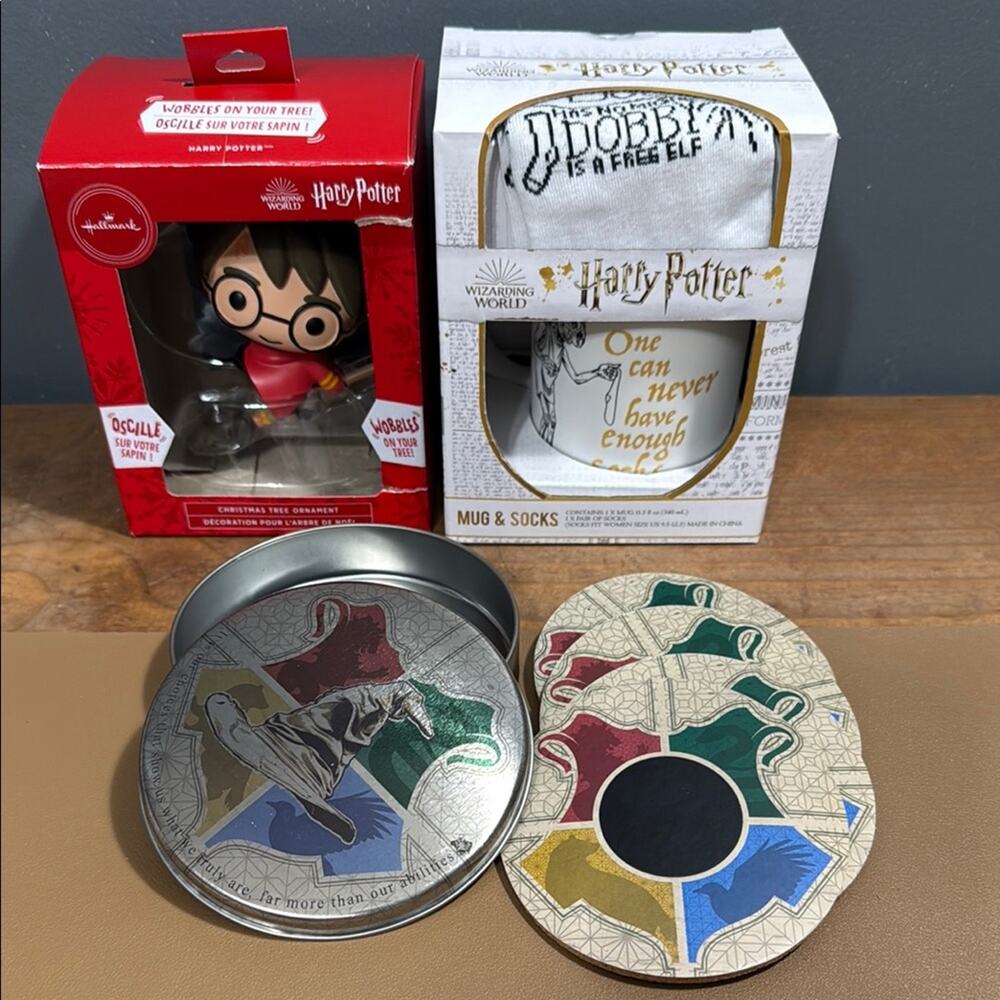 Harry Potter Mug & Socks Set heat changing coasters wobble head tree ornament